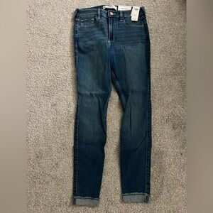 Hollister Curvy High-Rise Super Skinny Jean